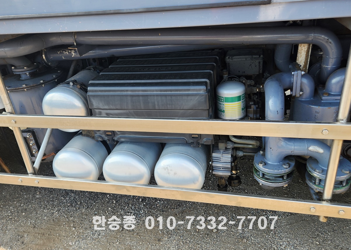 현대24톤 스텐 분뇨차 상세 이미지